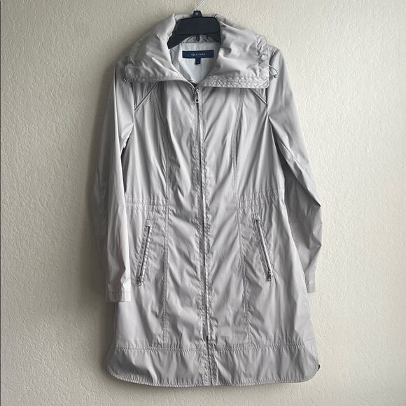 Like New! Cole Haan Light Gray Hooded Packable Rain Jacket Pockets Cinch Waist S - Picture 4 of 16